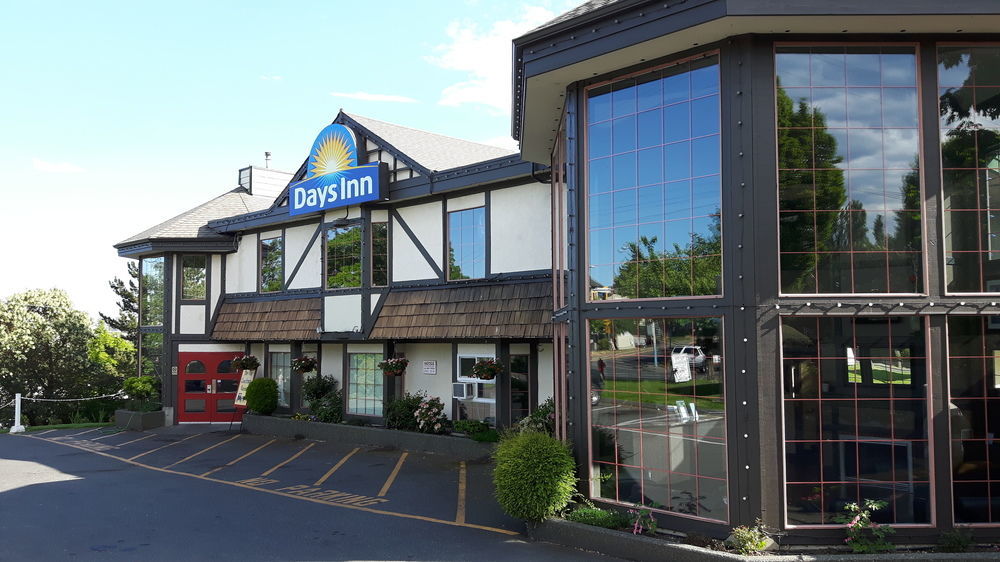 Days Inn By Wyndham Victoria Uptown Buitenkant foto