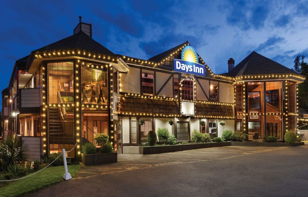 Days Inn By Wyndham Victoria Uptown Buitenkant foto